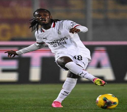 慢镜头:邦多希望留在米兰争取位置,想说服阿莱格里 慢镜头:邦多希望留在米兰争取位置,想说服阿莱格里