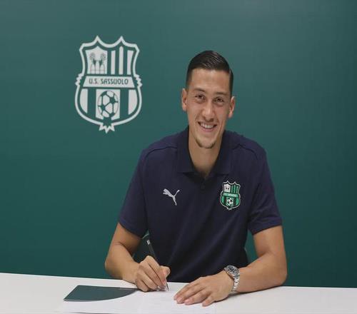 官方：印尼国脚伊泽斯加盟萨索洛，据悉转会费800万欧