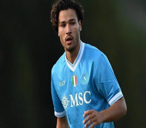 跟队：那不勒斯将与队内22岁中场韦尔加拉续约至2031年