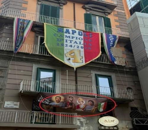 饮水思源！那不勒斯球迷致敬另类守护神，两位前锋与神和球王并列