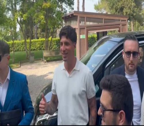 迪马:20岁恩波利后卫马里亚努奇接受那不勒斯体检,随后签约 迪马:20岁恩波利后卫马里亚努奇接受那不勒斯体检,随后签约