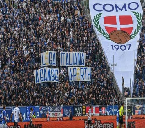 慢镜头：科莫球迷主场静默15分钟，抗议米兰vs科莫的海外赛