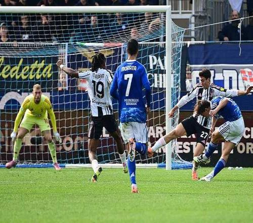 科莫20尤文图斯送斑马军团赛季首败