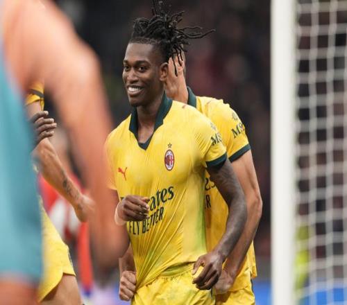 继202324赛季第8轮之后，米兰再次独占意甲积分榜榜首