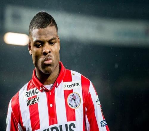 打小就恶狠狠邓弗里斯22岁在PSV成名，25岁时1425万加盟国米