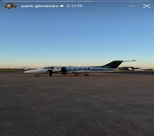 即将前往米兰！希门尼斯社媒晒自己抵达机场照片