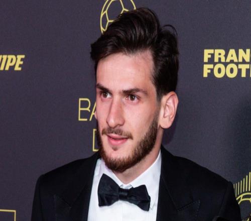 法媒:那不勒斯总监当面与巴黎商谈K77转会细节,交易可以完成