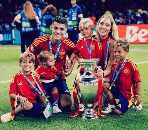 记者:莫拉塔的妻子在马德里街头哭泣,口中不断重复莫拉塔的名字