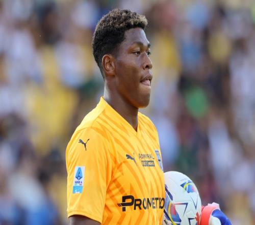 有功有过,多次扑救+出击失误导致丢球,铃木彩艳意甲首秀获评6分