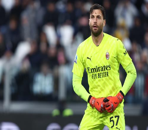 米体:斯波蒂耶洛在酒店中左手严重割伤,随后将确定是否需要手术