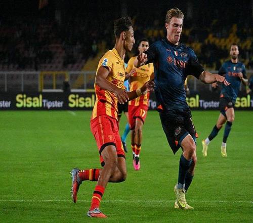 那不勒斯10莱切迎两连胜，安古伊萨破门