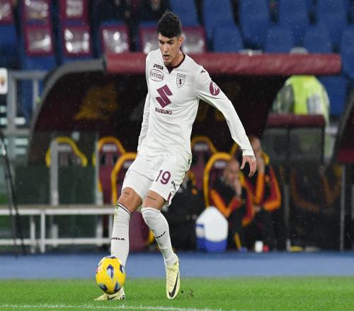 记者:罗马右后卫引援首选是贝拉诺瓦,但因成本问题考虑其他目标