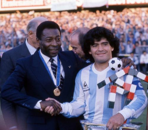 阿根廷总统发言人演讲时忽略马拉多纳,激起众人不满