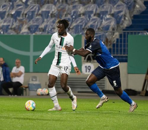 斯基拉:AC米兰和罗马都对门兴的科内感兴趣,球员本人也想离队