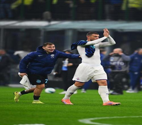 哲科重回梅阿查球场收获掌声，国米官方社媒发文向其致敬