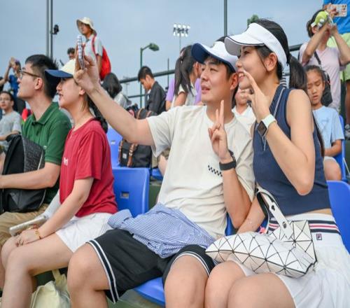 魔都眼国庆网球大师赛众星云集，超24万球迷享假日盛宴