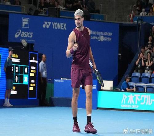 阿尔卡拉斯20击败中岛布兰登，跻身东京赛男单四强
