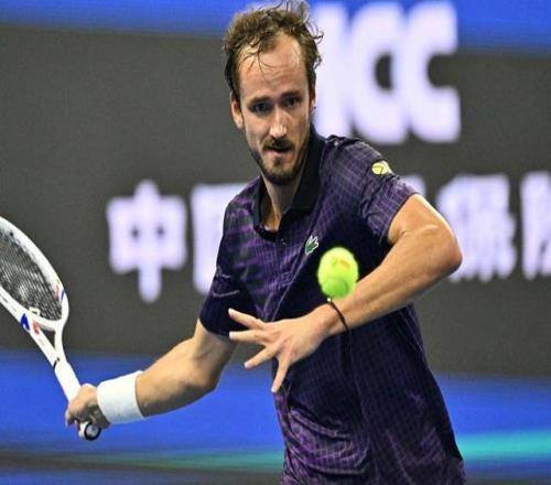 梅德韦杰夫决胜盘退赛勒纳钱将与辛纳争夺中网男单冠军