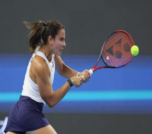 纳瓦罗决胜盘送蛋21击败斯瓦泰克，跻身中网女单八强