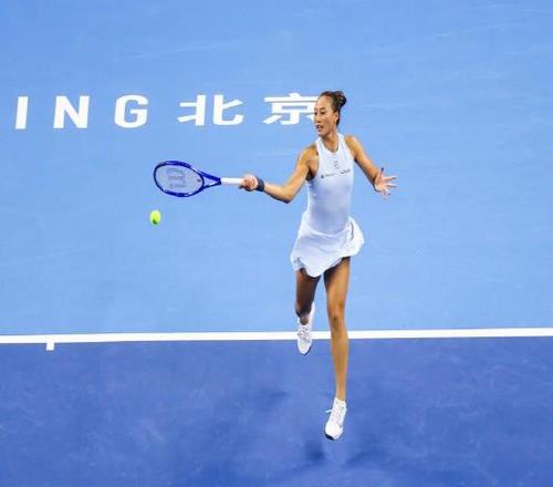 郑钦文复出首战20完胜阿朗戈，顺利晋级中网女单32强
