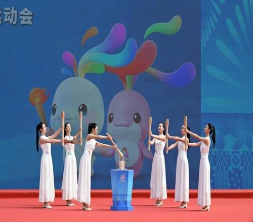 1522米深的海底燃冰成炬十五运会火种采集仪式举行