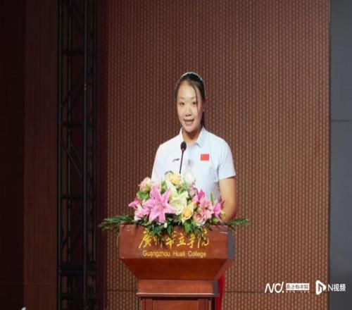 奥运冠军刘诗颖现身广州校园助阵体育节，鼓励学生全面发展