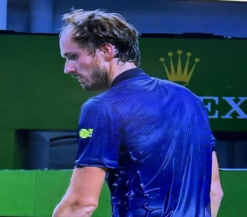 还有半个月就立冬了，上海35度