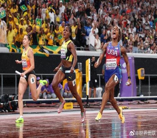 女子4x100米接力：美国队41秒75夺冠，杰斐逊伍登加冕三金王
