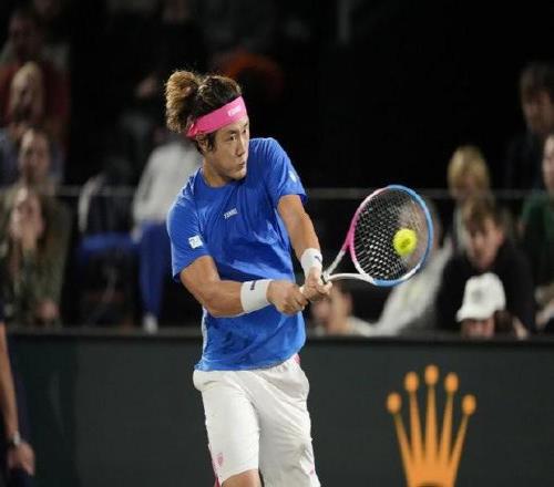 ATP250杭州公开赛：张之臻救赛点21逆转布云朝克特，取复出首胜