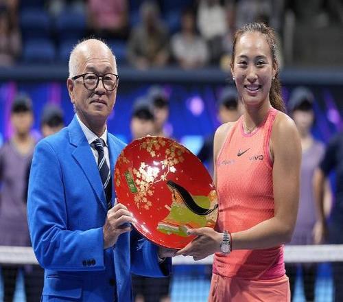 官方：卫冕冠军郑钦文因肘伤退出WTA500东京站比赛