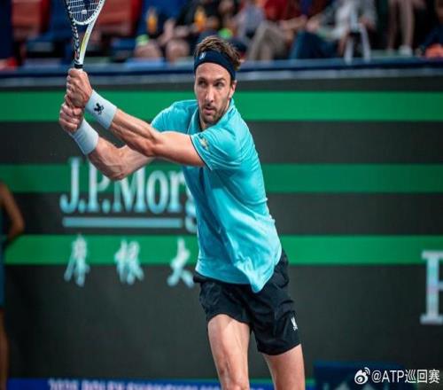 梅德韦杰夫12不敌林德克内希，后者将与自己表弟瓦谢鲁争冠