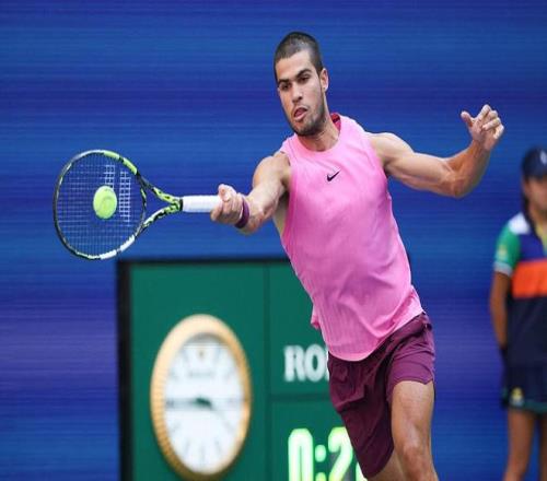 30横扫德约，阿尔卡拉斯硬地首胜对手晋级美网男单决赛