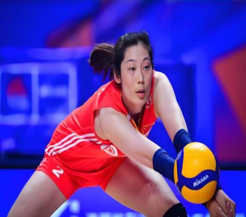 明年迎回朱婷袁心玥中国女排新老结合才是王道：最美二传或回归