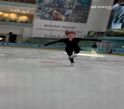 太美啦！特鲁姆普女友马晓晴晒花滑视频，连续完成阿克塞尔跳