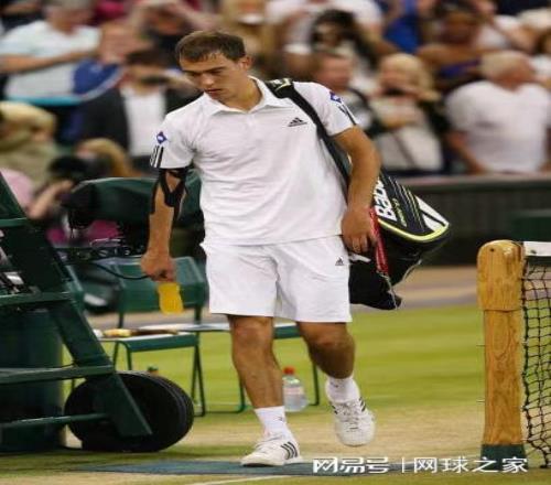 波兰名将称丝袜温网太水，大威笑谈自己还年轻，虽然膝盖已经80岁