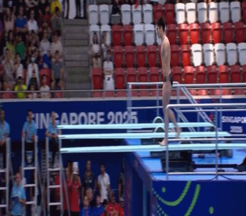 0分！世锦赛跳水混合决赛，新加坡选手走板严重失误落水