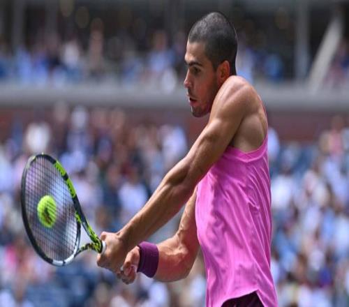 直落三盘击败林德克内希，阿尔卡拉斯晋级美网男单八强