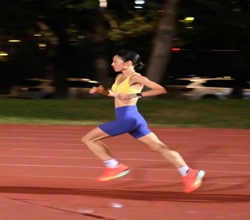 拿到8万美元奖励为什么不全职跑马独家专访“最快护士”张水华