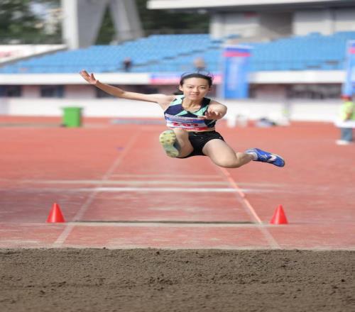 清华新生苟曾妮：高水平运动测试前20天韧带断裂，逆境圆梦清华