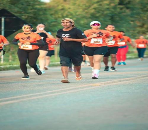 巴西阿甘！流浪汉穿人字拖乱入长跑赛，咬牙完赛后，人生改变了...