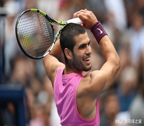 阿卡配合萨巴伦卡整相声大秀幽默，温网后15天特训助其成00后首富