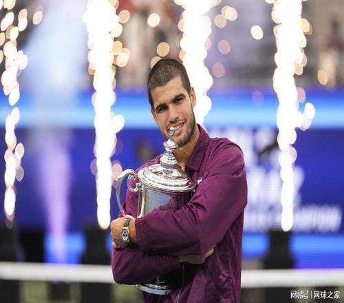 阿卡美网夺冠后回击爱参加派对流言，下一个新发型会更“惊喜”！