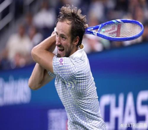 前赛会冠军梅德韦杰夫23不敌邦齐，惨遭美网一轮游