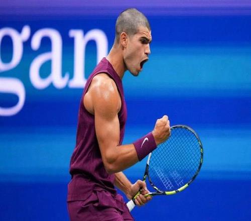 阿尔卡拉斯30击败奥佩尔卡，顺利晋级美网次轮