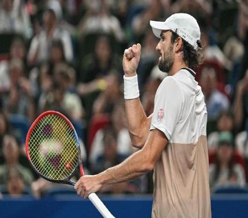 资格赛选手瓦谢鲁21逆转表哥林德克内希，夺得上海大师赛冠军