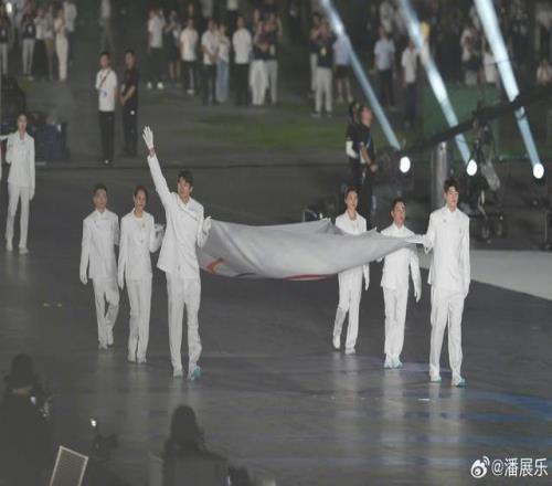 汪顺&潘展乐：非常荣幸参与成都世运会开幕式，中国加油