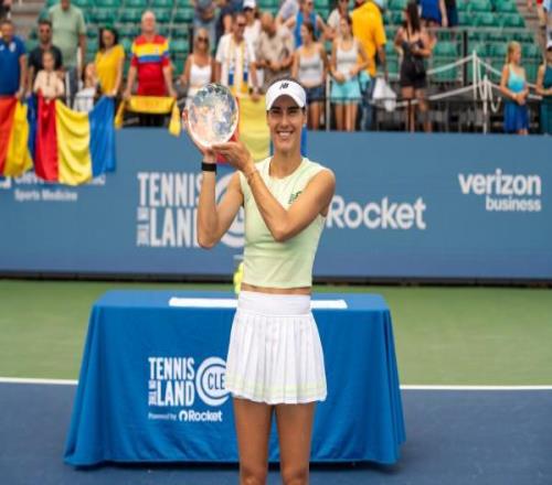 网球选手奖杯在纽约被偷，社媒发文：谁偷走了奖杯请还回来