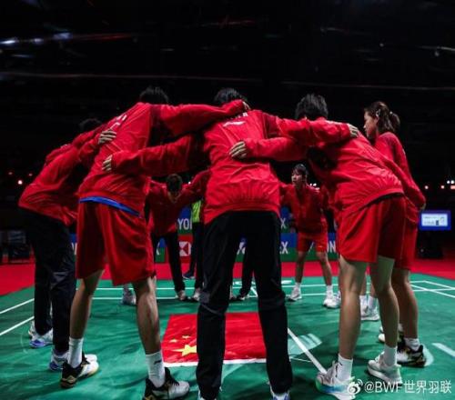 中国队20印尼斩获羽毛球世青赛混团冠军，谌龙担任教练