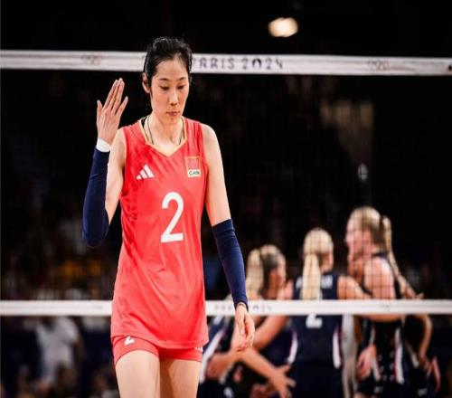 泪目！31岁加比仍是核心，37岁拉尔森奥运夺银，女排再重用朱婷