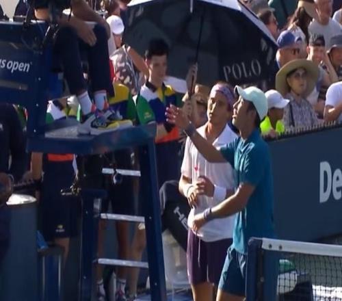 商竣程因伤退出美网比赛，父亲商毅晒出伤脚淤青明显